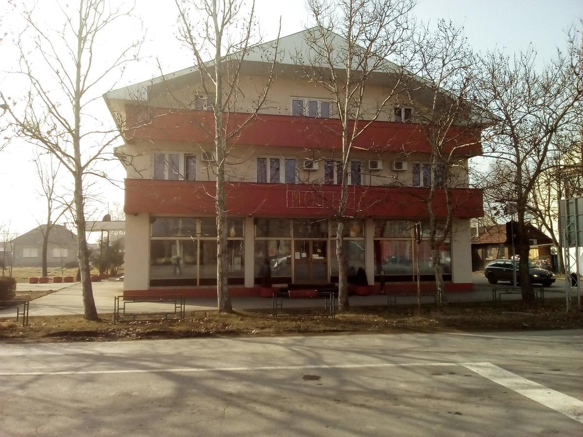 Restoran Sa Prenocistem Zitiste Hotel Exterior foto