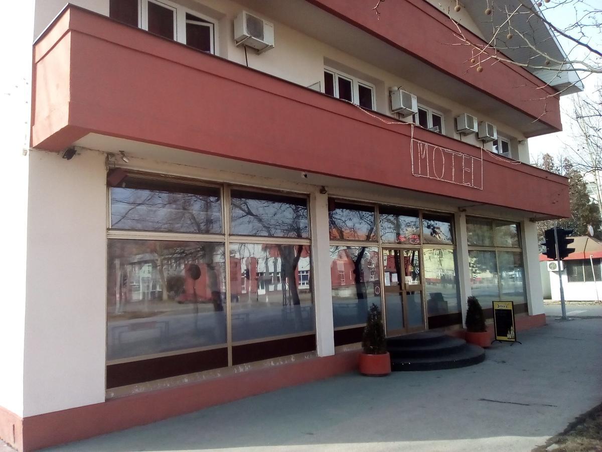 Restoran Sa Prenocistem Zitiste Hotel Exterior foto